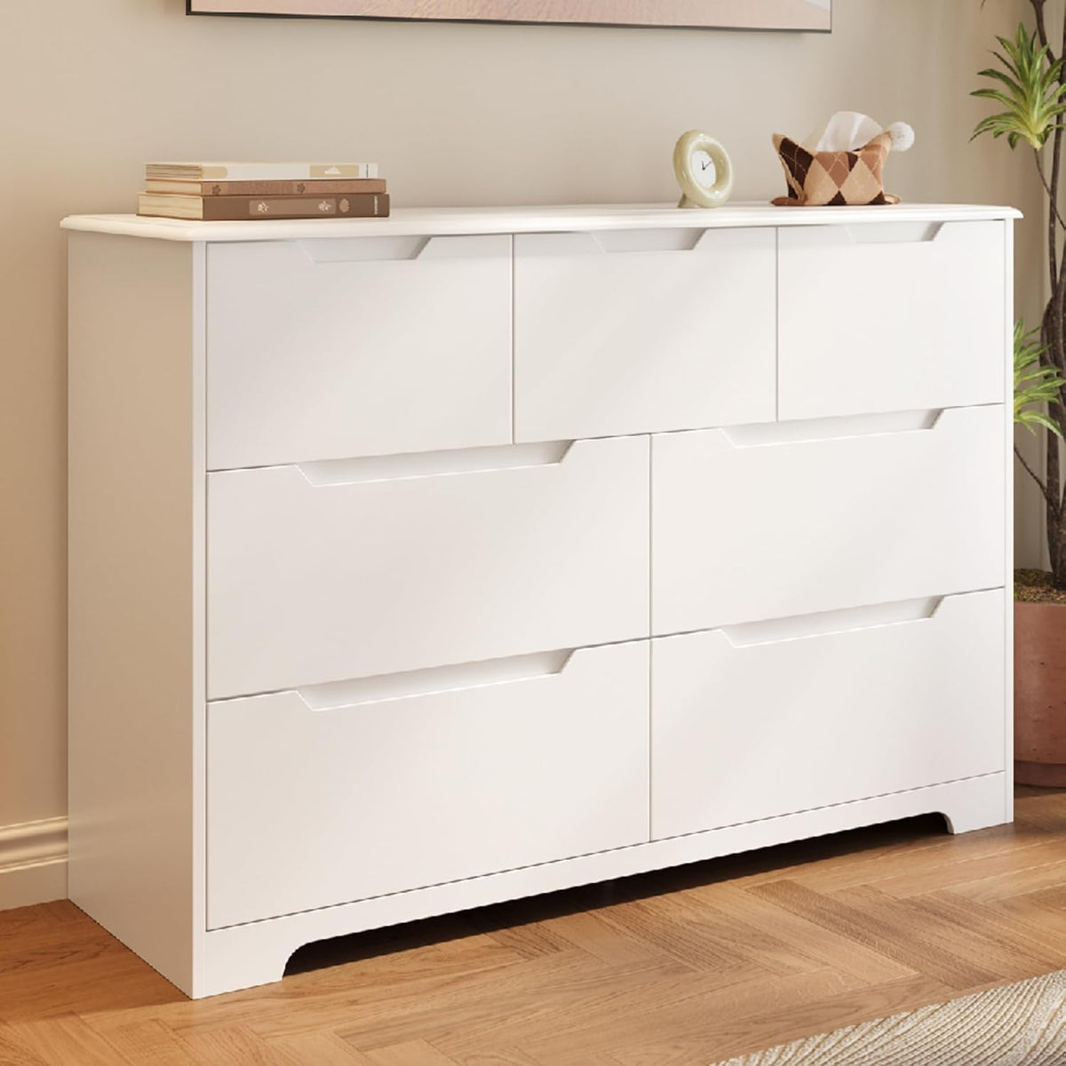 White 7 Drawer Dresser F40939