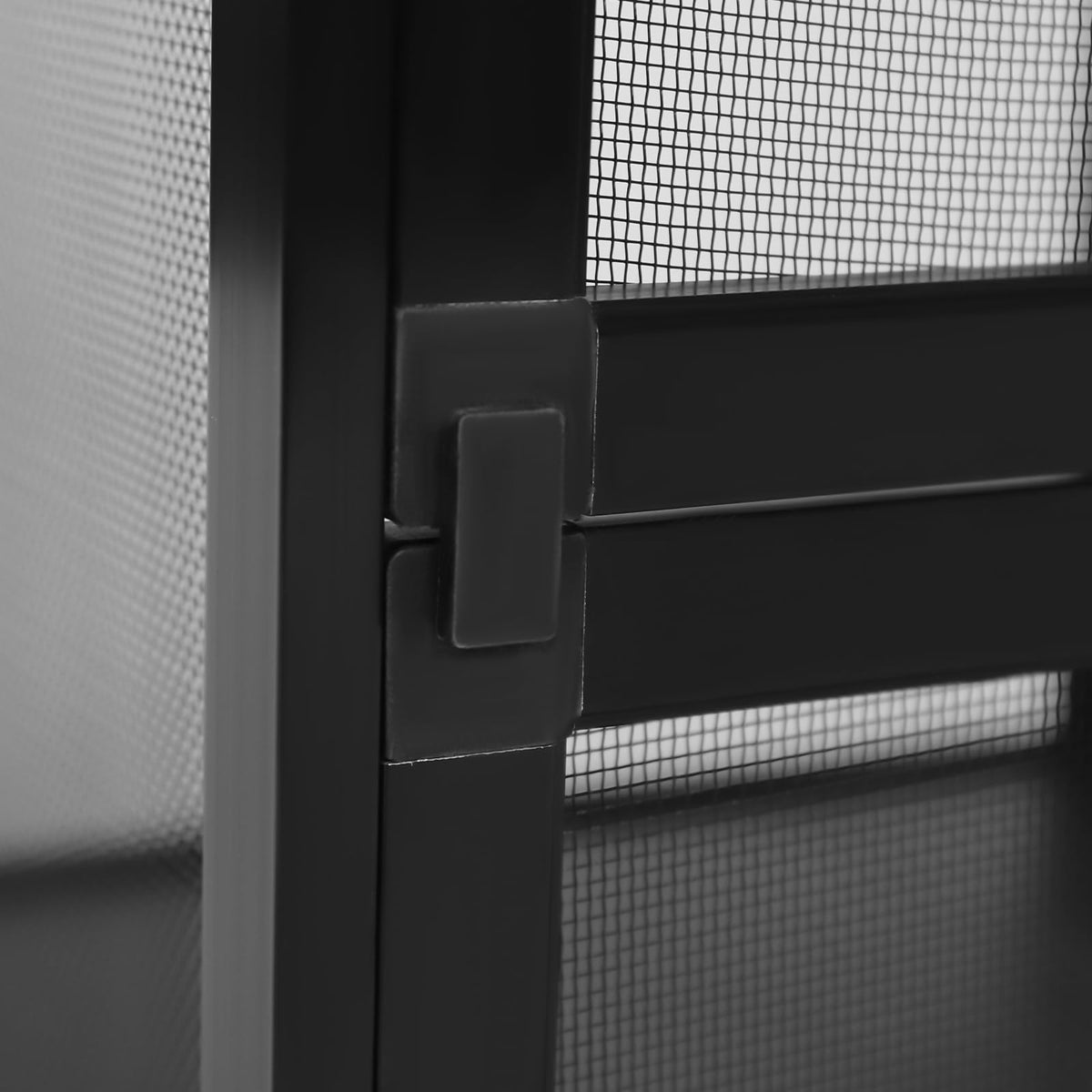 Terrarium Enclosure with Mesh Top and Locking Latch B9362