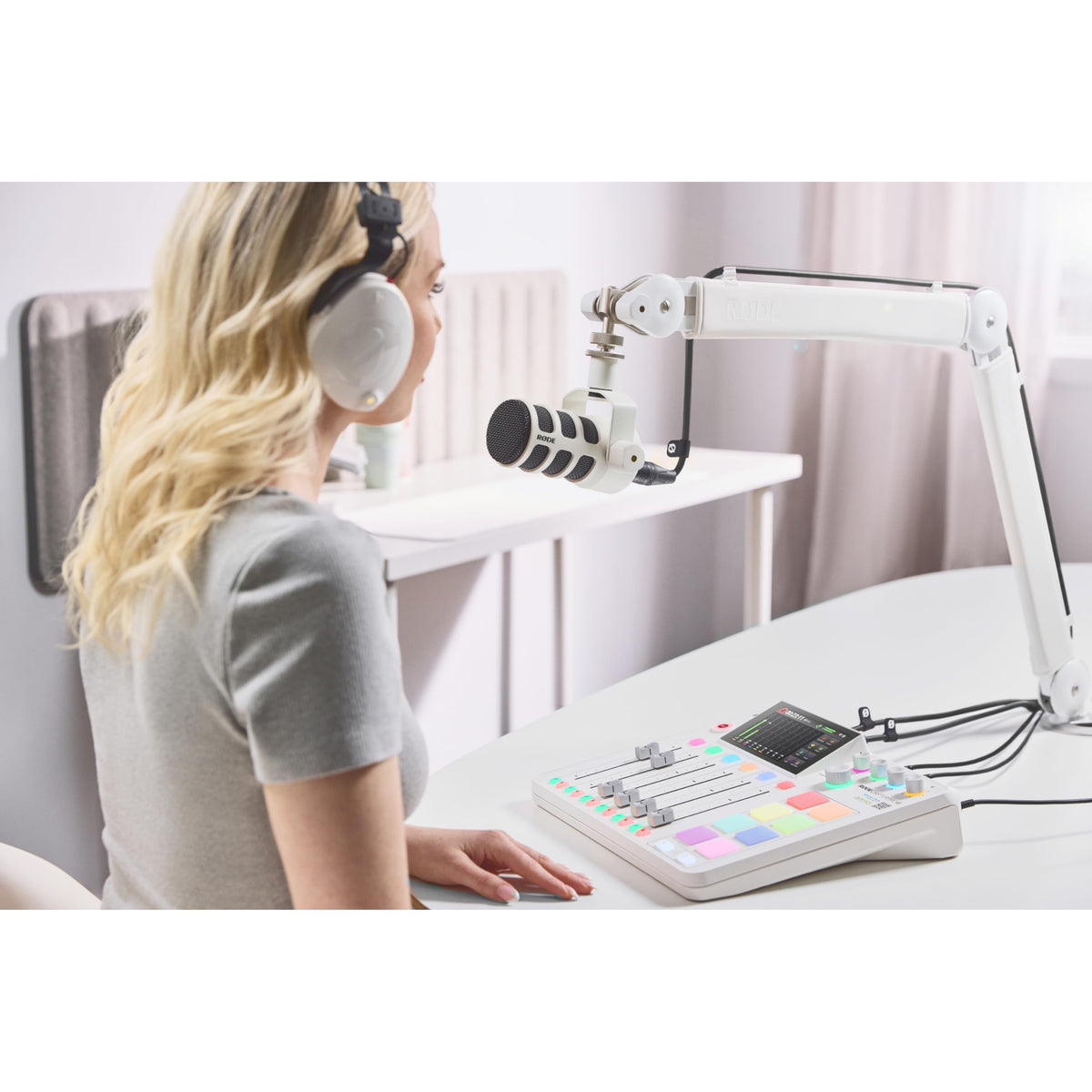 White Cardioid Dynamic Broadcast Microphone Pair J166039
