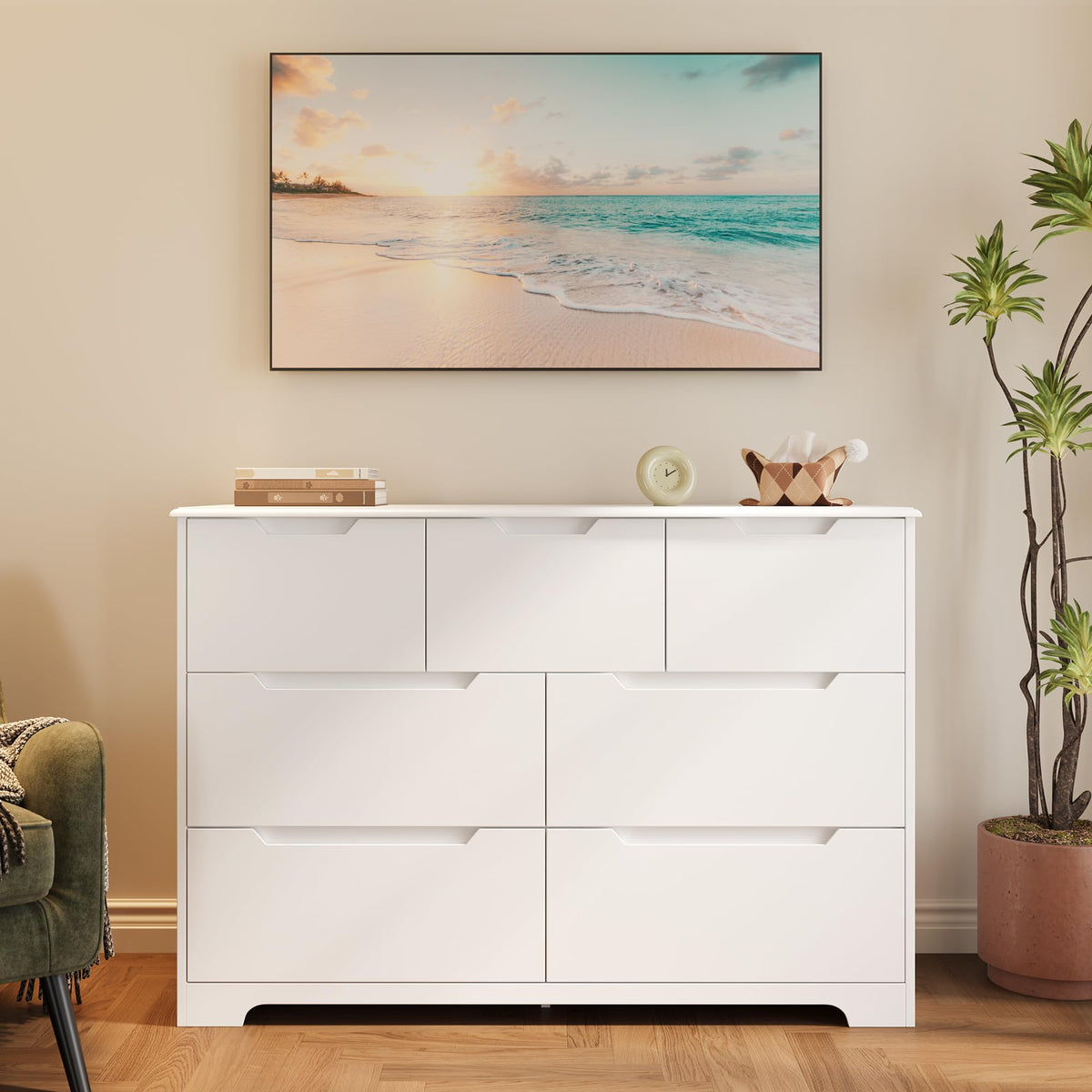 White 7 Drawer Dresser F40939